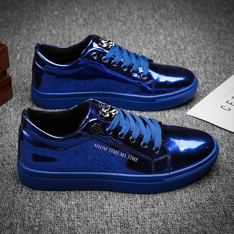Luxury Men Lifestyle - 高級メンズカジュアルスニーカー、ブルーの光沢のあるファッショナブルなメンズボードシューズ、ブリティッシュスタイル、ヒップホップ、ストリート、ウォーキングシューズ、男性用テニスシューズ